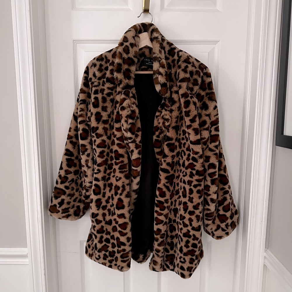 MOB WIFE AESTHETIC!! Soft and cozy leopard print jacket, size small.